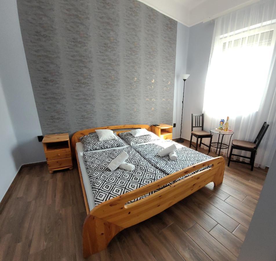 Megyehaz Apartman Appartement Makó Buitenkant foto